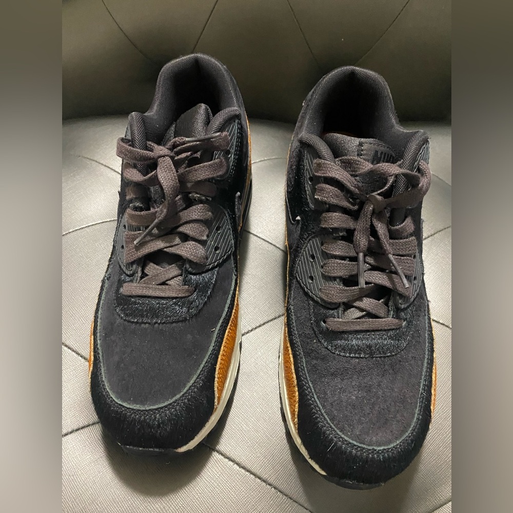 Nike women’s Sneakers in Brown and Orange
